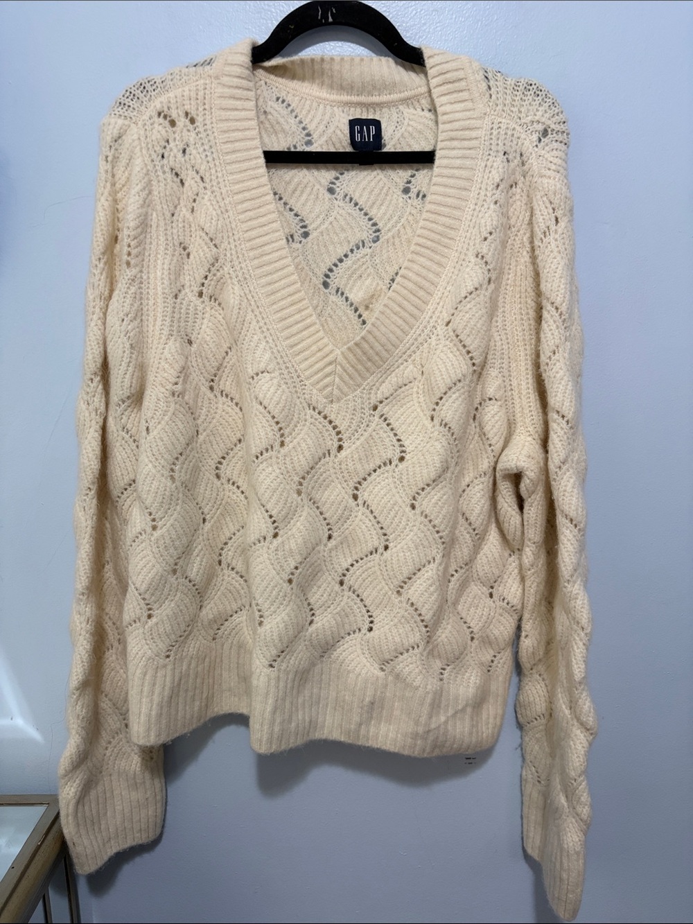 GAP Cream Cable V-Neck Knit Sweater